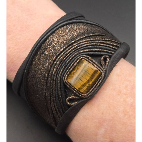 Handmade Leather Bracelet with Tiger's Eye Stone - Picture 5 of 9